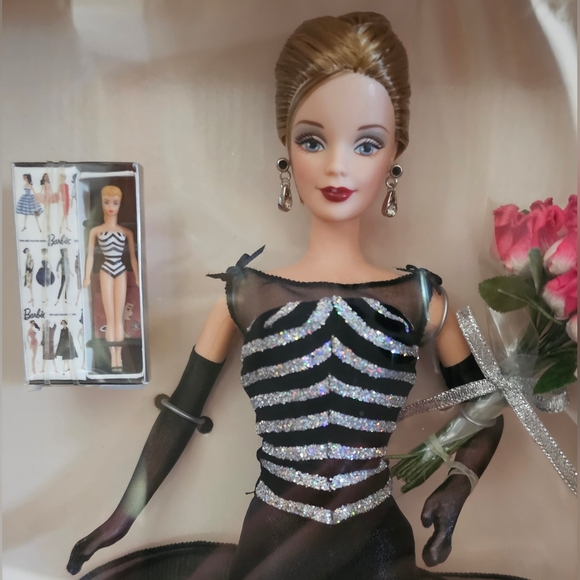 1999 40th Anniversary Collector Barbie - Picture 2 of 7